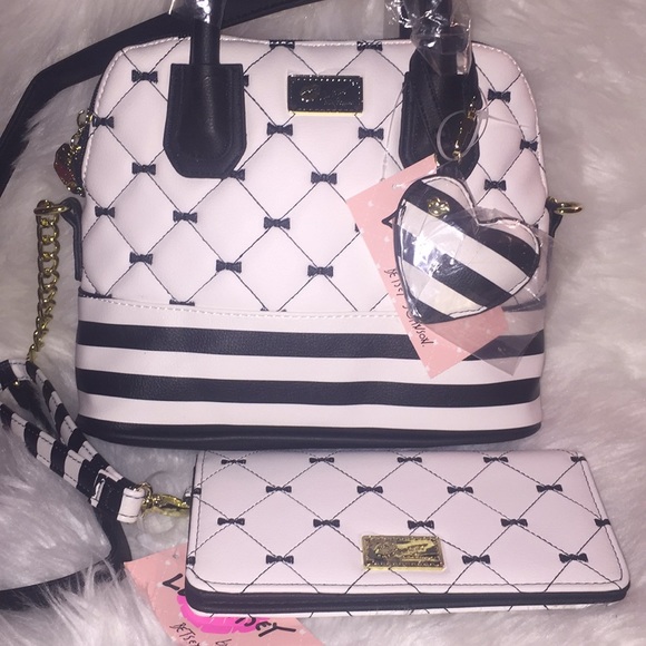 🎉LAST-1👜 BetseyJohnson w/ matching wallet👜💞 - Picture 2 of 8
